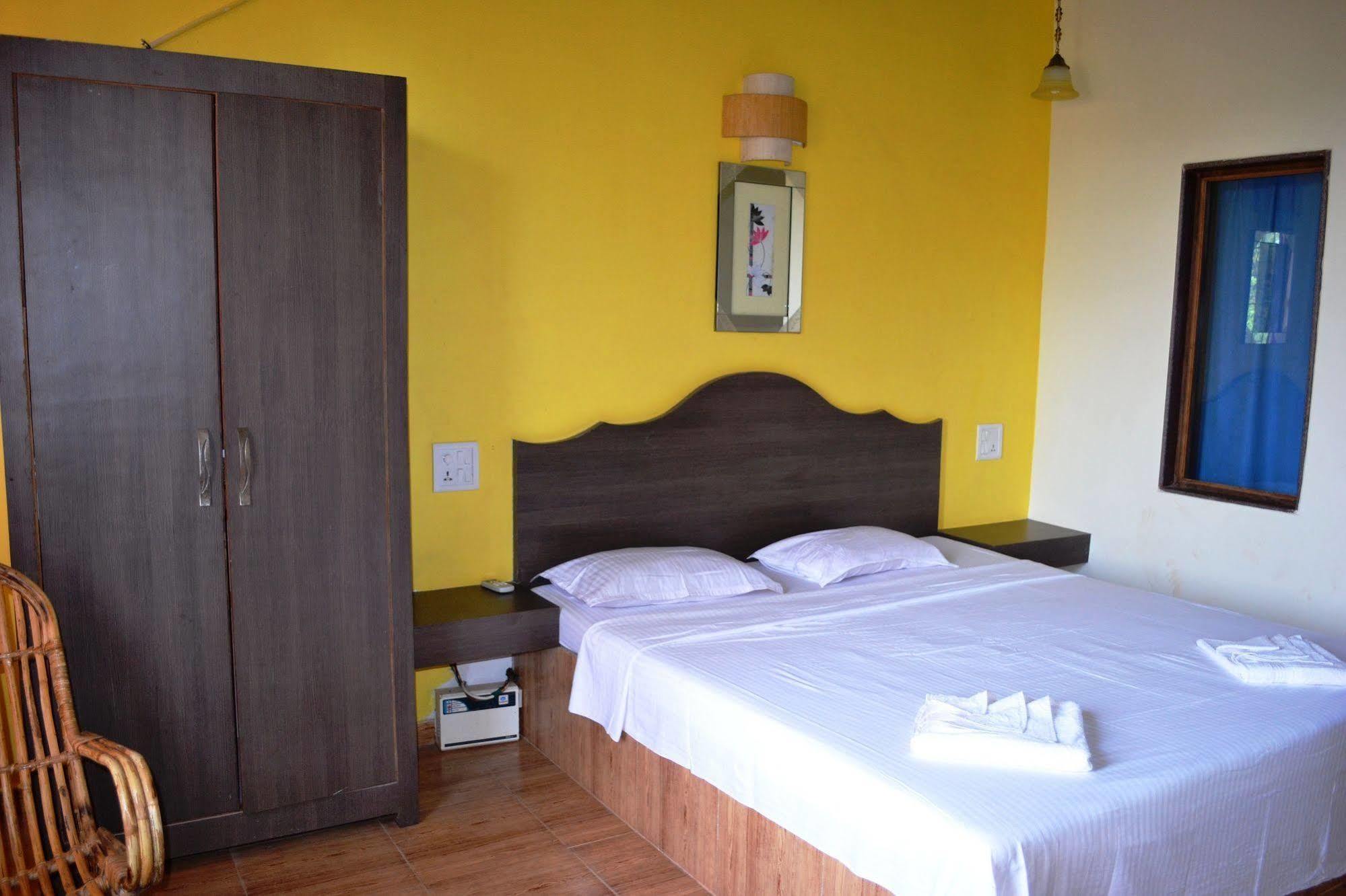 Pleasure Beach Resort Morjim Exterior foto